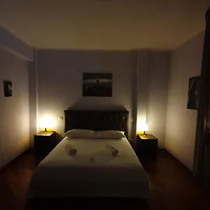 Nirvana House , Pisa Italien
